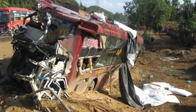 Hai xe khách giường nằm tông nhau tại Phú Yên, tám người thương vong